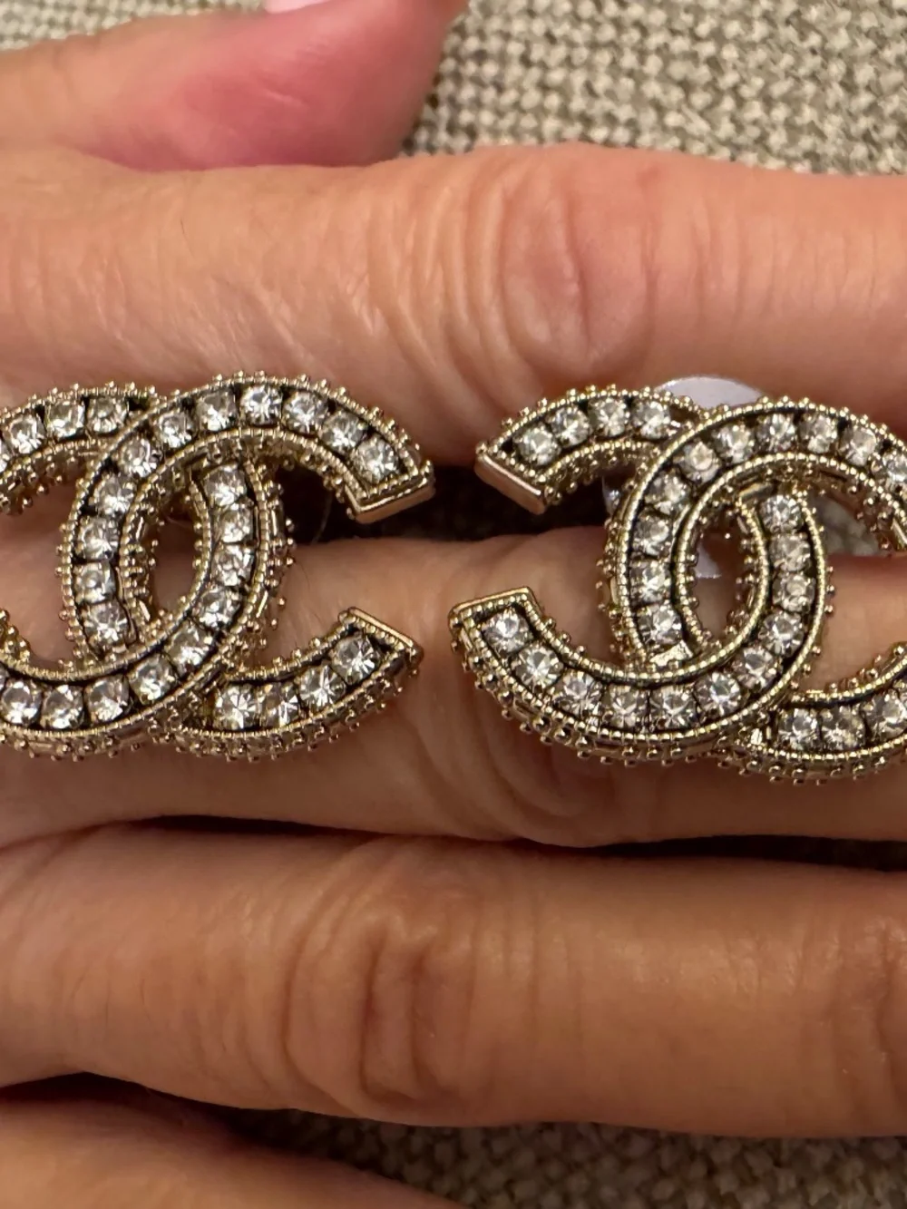 Brand New Classic Chanel CC Logo Strass Crystal Embellished Gold Earrings - Picture 1 of 5